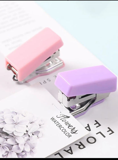 1box Random Color Stapler With 200pcs Staples, 20pcs Paper Clips Portable Stapler Cute Staplers For Desk Swing-line Cartoon Stationery School Supplies Small Office Purple Pink Green 28mm Clip 2-10Sheet Capacity