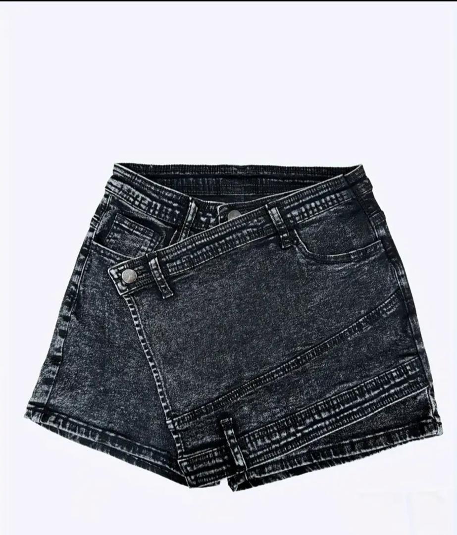 Short en Jean extensible et élégant de couleur noire unie