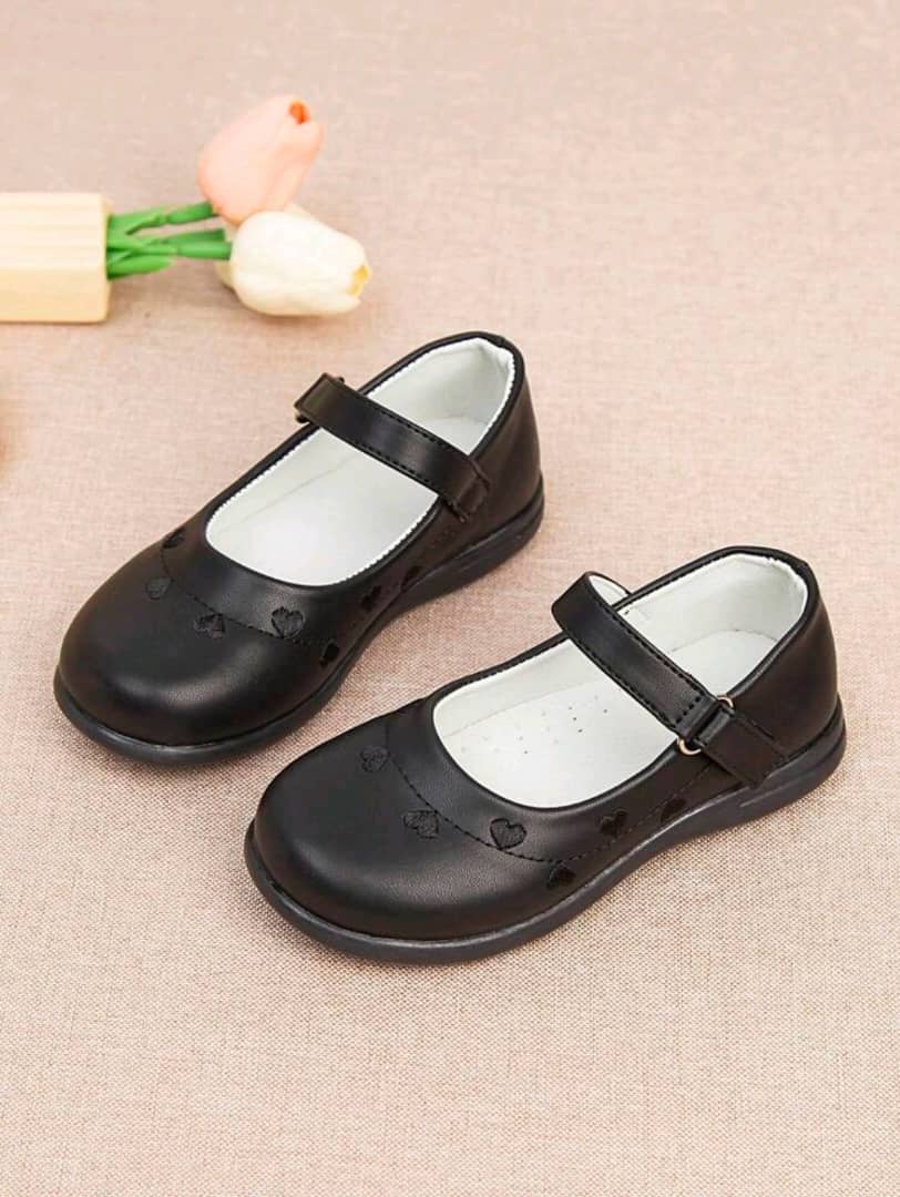 Kids' Black Leather Shoes, Princess Shoes With Heart-Shaped Cutout And Floral Design, Suitable For Girls In Primary And Middle School, For School Or Formal Occasions In Spring And Autumn